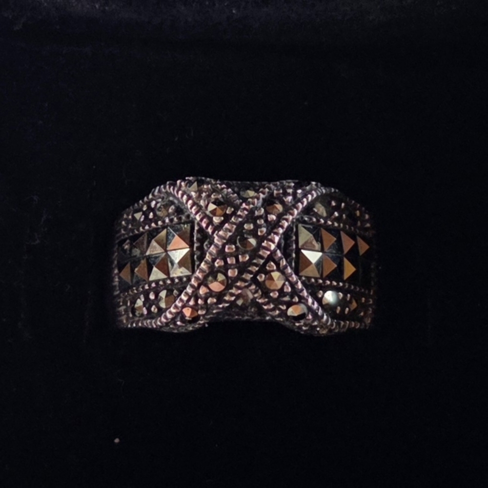 : Vintage Sterling Silver & Marcasite Ring. Size 7-1/2
